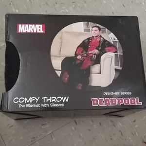 Comfy Throw Blanket with sleeves